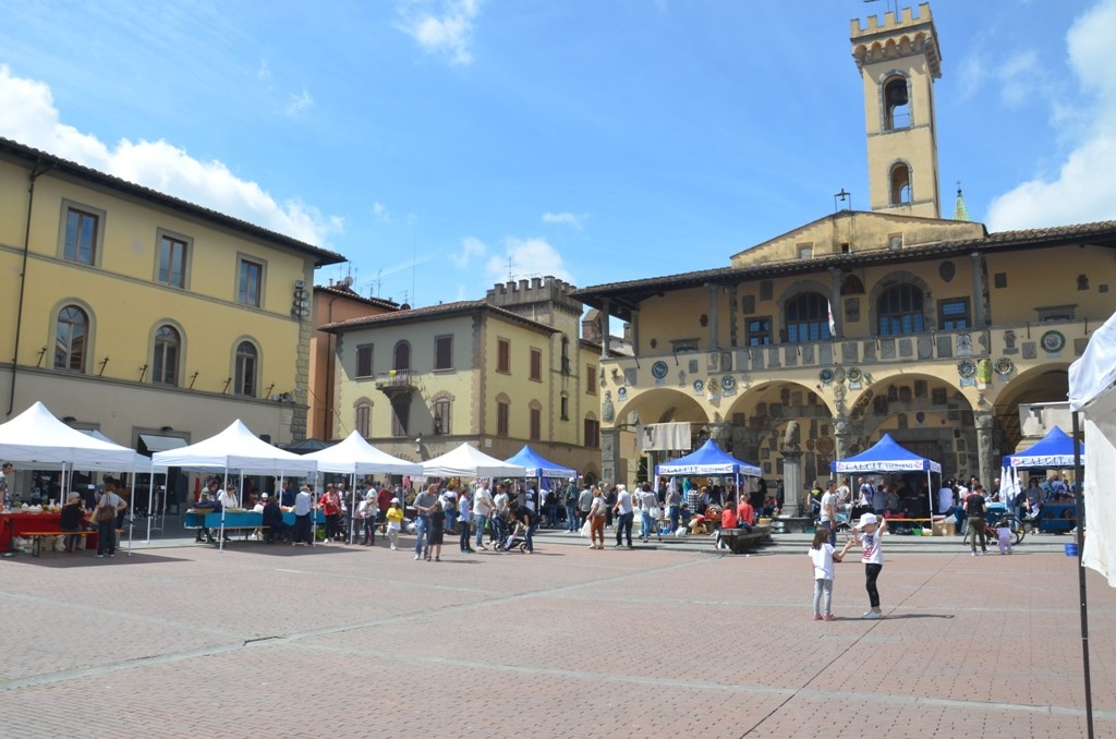 San Giovanni Valdarno Domenica 14 maggio 2017: Mercatino dei Ragazzi.